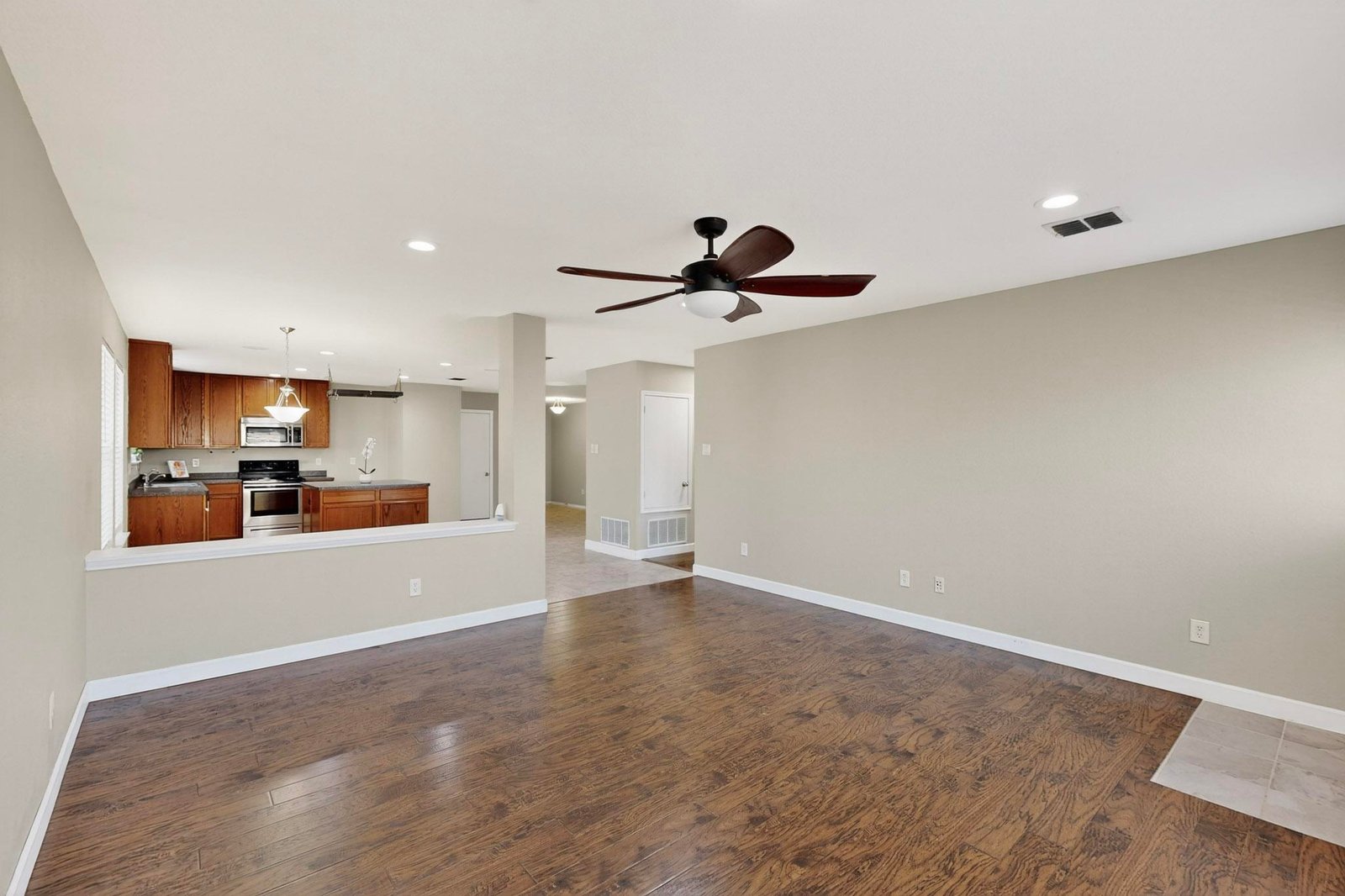 9-3D-Casas-2114-Cypress-Way-11152025_071637